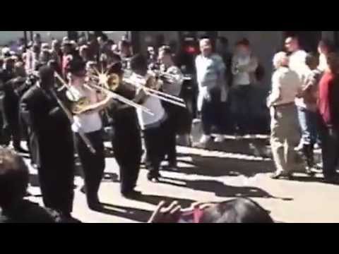 JAZZ FUNERAL in New Orleans