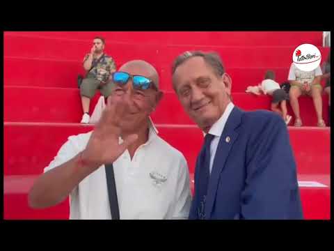 "𝐓𝐚𝐧𝐭𝐨 𝐧𝐨𝐧 𝐜𝐚𝐩𝐢𝐫𝐚𝐢 - 𝐅𝐞𝐬𝐭𝐚 𝐛𝐢𝐚𝐧𝐜𝐨𝐫𝐨𝐬𝐬𝐚 𝐝𝐢 𝐜𝐢𝐧𝐞𝐦𝐚, 𝐝𝐢 𝐚𝐩𝐩𝐚𝐫𝐭𝐞𝐧𝐞𝐧𝐳𝐚, 𝐝𝐢 𝐩𝐫𝐢𝐬𝐜𝐢𝐨".