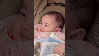 自分より小さいお友達と遊んだぴのちゃん👶ふたり並ぶだけでほっこりします☺️ #赤ちゃん #育児記録 #baby #生後4ヶ月 #vlog #可愛い #成長記録 #cute