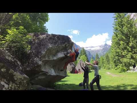 I Tre strapiombi dei veronesi,  6a, Val Di Mello