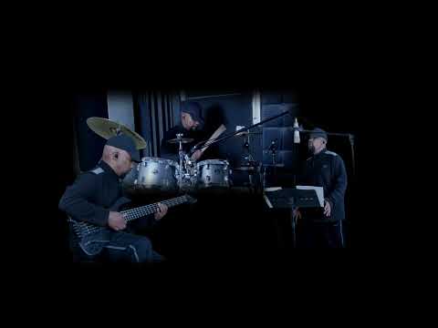 Pretty Brown Eyes Cover 3840x2160 UHD