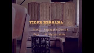 Video thumbnail of "Tigapagi & Danilla - Tidur Bersama (Official Video Clip)"