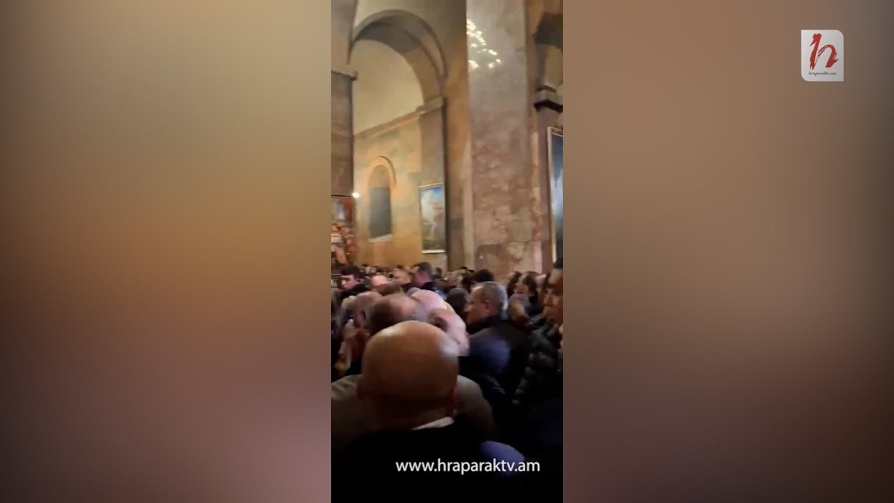 Եկեղեցուց քաղաքացիներին քաշքշելով հանում են Կաթողիկոսի անունը տալու համար