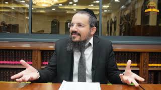 יחוד עם ילדים וזקנים |  הרב יהודה יצחקי (קו ההלכה הספרדי) - התמונה מוצגת ישירות מתוך אתר האינטרנט יוטיוב. זכויות היוצרים בתמונה שייכות ליוצרה. קישור קרדיט למקור התוכן נמצא בתוך דף הסרטון