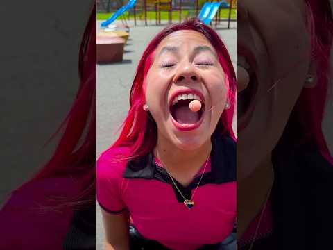 ¿ESTÁS COMIENDO CHICLE? 😱 @CAMILOAGUILLONN @SantiMusicOficial @SantiOficialll @Layarashorts