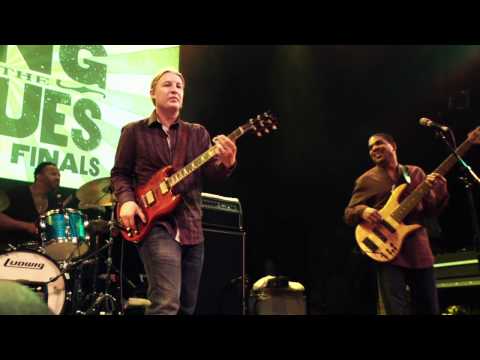Derek Trucks Performing "Sailing On" at Guitar Center's King of the Blues 2010