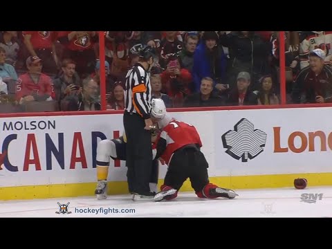 Paul Gaustad vs Mark Borowiecki Oct 17, 2015