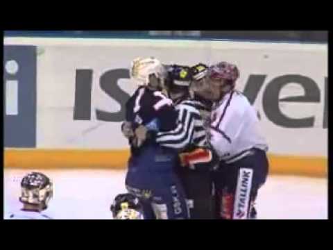 Hockeyfighters.cz Sami Helenius vs Libor Ustrnul.wmv