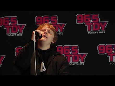 Lewis Capaldi Performs Hold Me While You Wait
Lewis Capaldi Performs Hold Me While You Wait