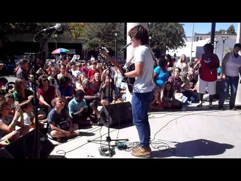 MacKenzie Bourg from "The Voice" singing "Pumped Up Kicks"on 10-19-12 at Lafayette's Bach Lunch