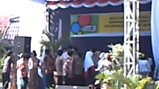 preview picture of video 'pelepasan siswa/i SMAN 1 KANDANGHAUR angkatan 2010 part 2'
