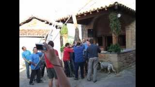 preview picture of video 'Plantando el árbol en Tabayes (Bimenes, Asturias)'