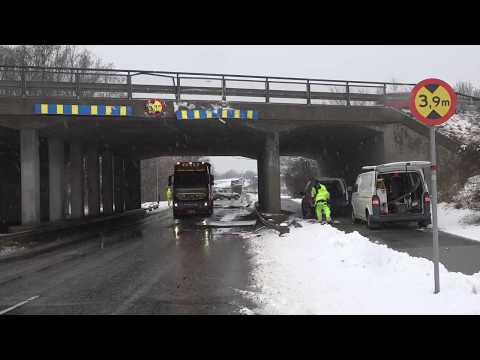 Lastbil kör rakt in i viadukt i Lund