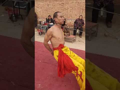Incredible power of a Shaolin Monk😱
