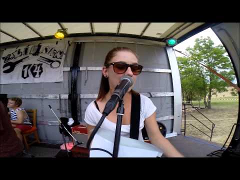 Zlomená čtrnáctka - ZLOMENÁ14 - JE DŮLEŽITÝ u KOZY punk fest