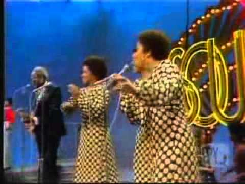 Dailymotion   The Staples Singers  Reach Out, Touch A Hand, Make A Friend, une vidÃ©o de capitainfunkk  CAPTAINFUNKonTheRADIO, SoulFunk2