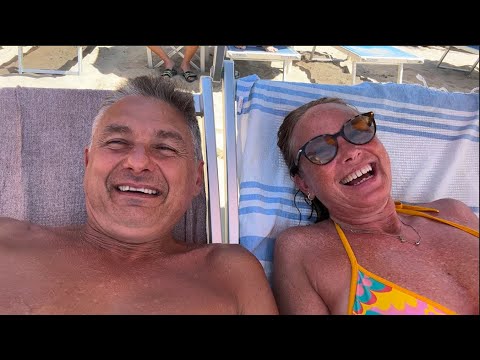 Barzelletta Tra moglie e marito on the beach - Paci