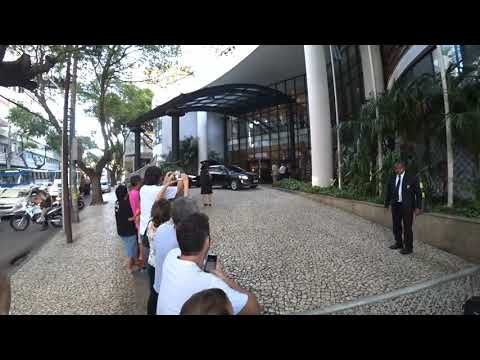 Video Paul McCartney deixando Sheraton Salvador (20/10/2017)