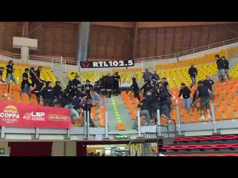 Basket, scontri tra tifosi prima della partita Montecatini Roseto