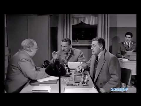 Totò e Peppino dal commissario (1960 Letto a tre piazze)