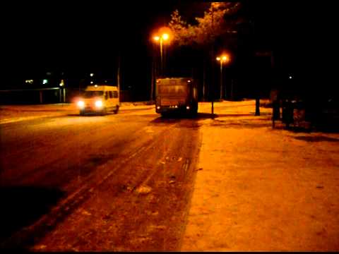 Gamla Uppsala Buss 142 åker iväg från Cellovägen