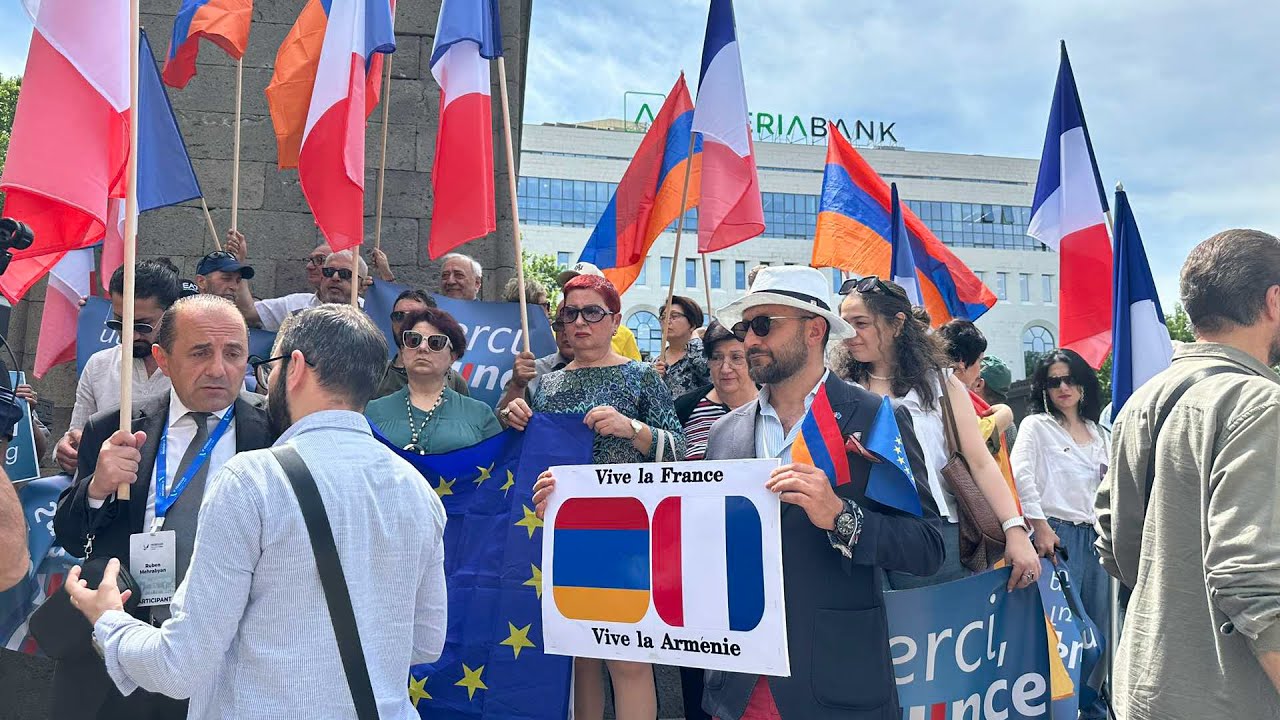 #Ուղիղ․ Արևմտամետները ակցիա են անում ԱԳՆ-ի դիմաց