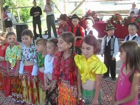 03 - Serbarea de sfarsit de an scolar - Urmenis - 21 iunie 2012 - MVI_2508.AVI