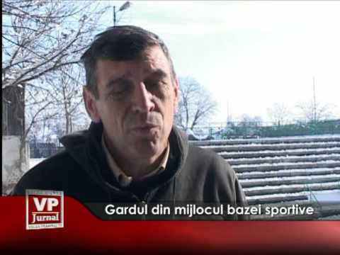 Gardul din mijlocul bazei sportive