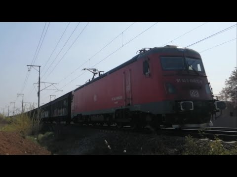 LEMA 022 a DB Schenker in zona pasajului CFR Chitila transportand un marfar cu vagoane Hbbillins
