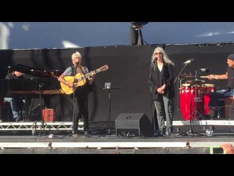 Joan Baez & Patti Smith: Imagine