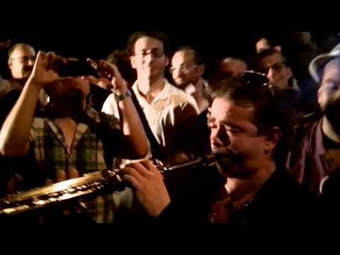 La Caravane Passe - a full moon night in Bangkok