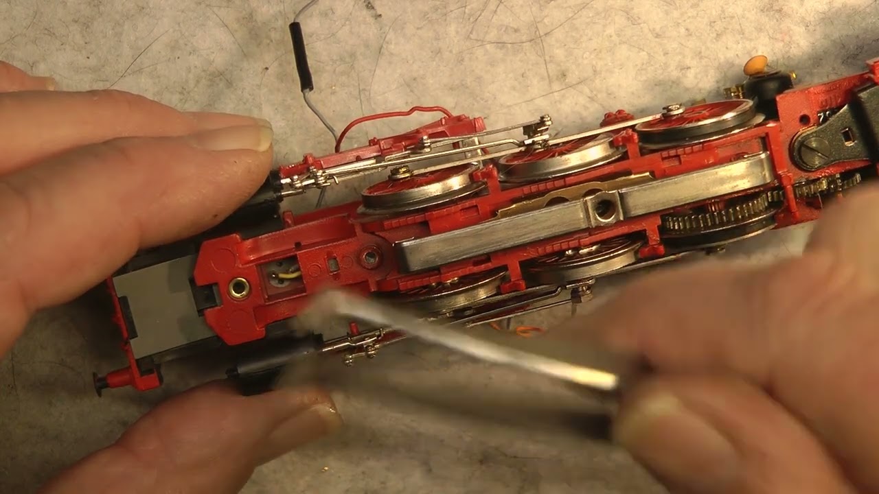 Wolfgangs Märklin Modellbahn -Märklin BR 18 bekommt LEDs und Rot Weiß im Tender