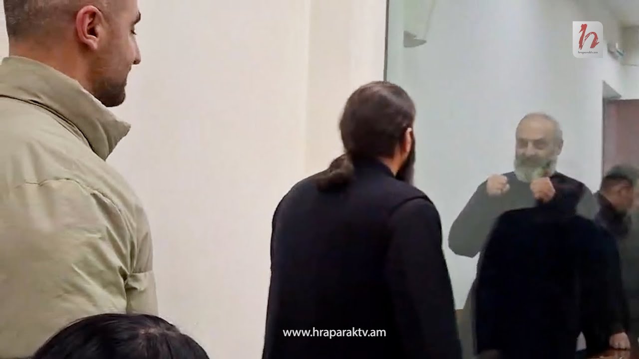 Ինչպես են Տեր Շավարշն ու Բագրատ սրբազանը շփվում