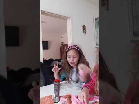 Broma a mi mamá.  Le pintamos  la cara.