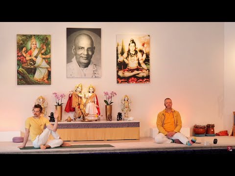 Yogastunde "84 Hauptasanas und Variationen" mit Narendra  - Yoga Vidya Live,  02.04.2022, 09:15 Uhr