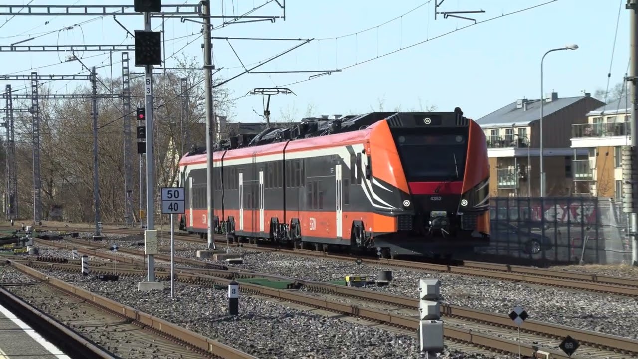Электропоезд 21Ev-4352 нa ст. Таллин-Балти / 21Ev-4352 EMU at Tallinn main station