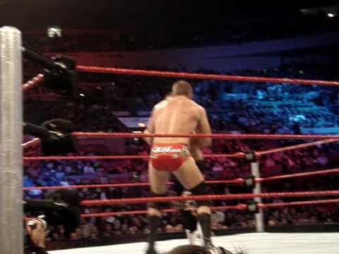 WWE RAW 11/16/09 MSG primo vs ted