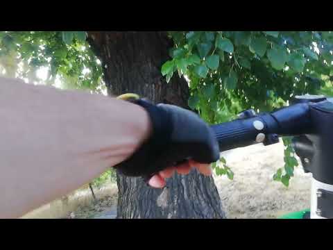 Napi jócselekedet. Bringaút megtisztítása a szétdobált elektromos rollerektől