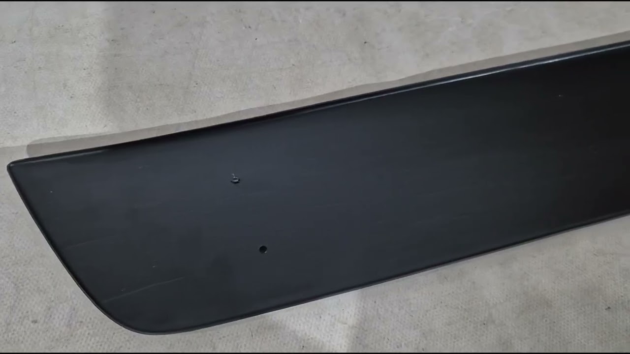 Volkswagen Touran 2010–2015 Talvisuoja etusäleikköön (alempi) Video 1