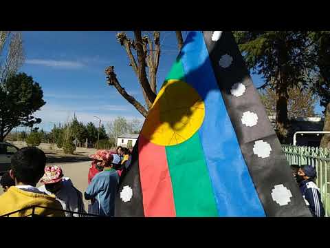 Día de la bandera mapuche. Escuela 97 de Chorriaca, Neuquén