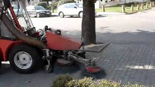 preview picture of video 'Antonio Carraro SP4400HST street vacuum sweeper www.ferrus.lv'
