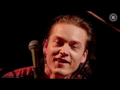 Asbjørn - The Love You Have In You (Pride Night Live)