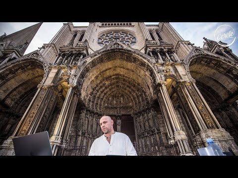 Henrik Schwarz live at Cathédrale de Chartres in France for Cercle