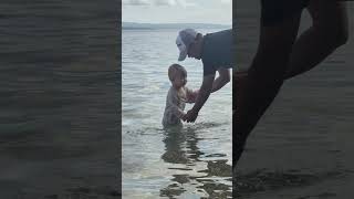Papanaani ajak ibrahim berenang di pantai