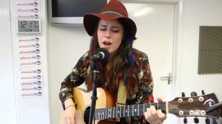 Bea Munro - Ashes (live at Phoenix FM)