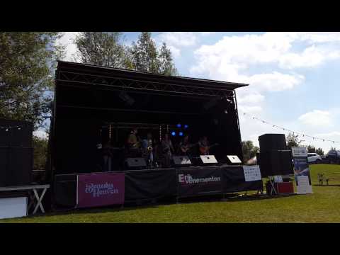 Drop it! @ Live at the Brons. Petty Cash - Einsteinbarbie 29-08-2015