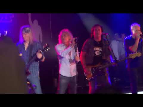 Roadhouse Blues. Alan Lancaster and Bob Young with John Coghlan's Quo.