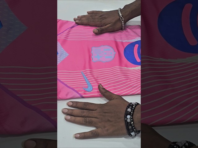 Vídeo relacionado con FCB Personaliza tu Camiseta FC Barcelona Adulto 1a equipación 25-26 - Réplica Oficial (FR/ES, Letras, L, Regular, Regular)