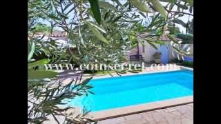 preview picture of video 'Location d'une villa avec piscine privée au Paradou en Provence.  Pour 5 personnes et un bébé'