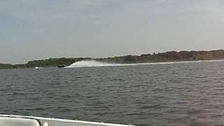 preview picture of video 'Racing a fast boat on lake lewisville'